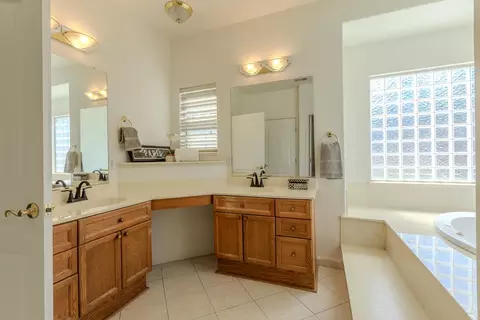 Bath - 27083 Lillegard Ct, Tracy, CA 95304 photo 6 of 6