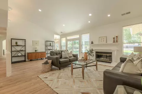 Living - 27083 Lillegard Ct, Tracy, CA 95304 photo 3 of 8