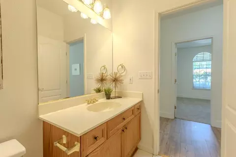 Bath - 27083 Lillegard Ct, Tracy, CA 95304 photo 2 of 6