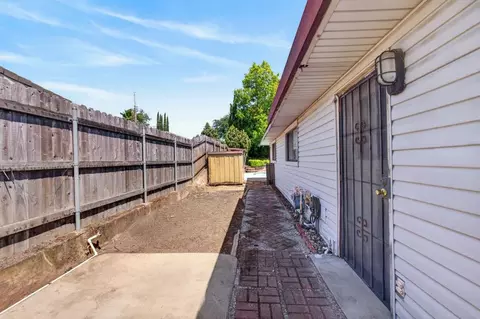 Exterior - 5204 Schuyler Dr, Carmichael, CA 95608 photo 7 of 16