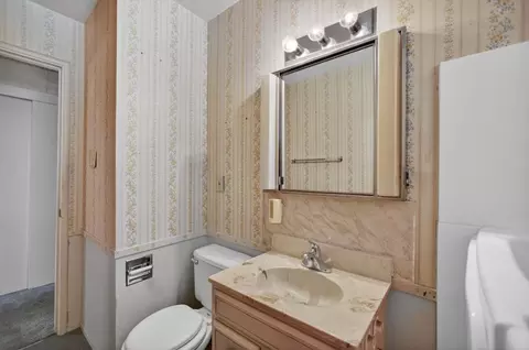 Bath - 5204 Schuyler Dr, Carmichael, CA 95608 photo 2 of 6