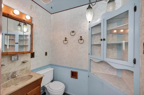 Bath - 5204 Schuyler Dr, Carmichael, CA 95608 photo 4 of 6