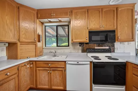 Kitchen - 5204 Schuyler Dr, Carmichael, CA 95608 photo 3 of 7