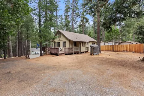 5440 Buttercup Dr, Pollock Pines, CA 95726