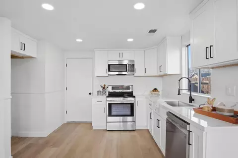 Kitchen - 1732 Walpole Dr, Modesto, CA 95358 photo 2 of 4