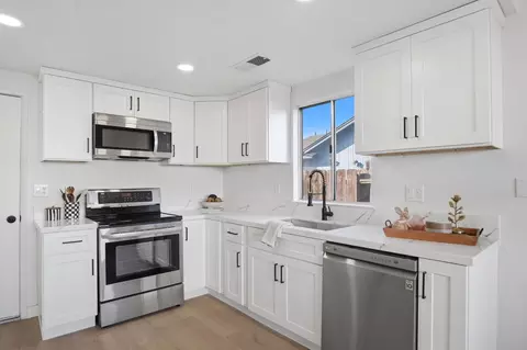 Kitchen - 1732 Walpole Dr, Modesto, CA 95358 photo 1 of 4
