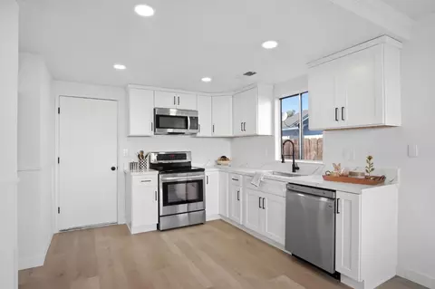 Kitchen - 1732 Walpole Dr, Modesto, CA 95358 photo 3 of 4