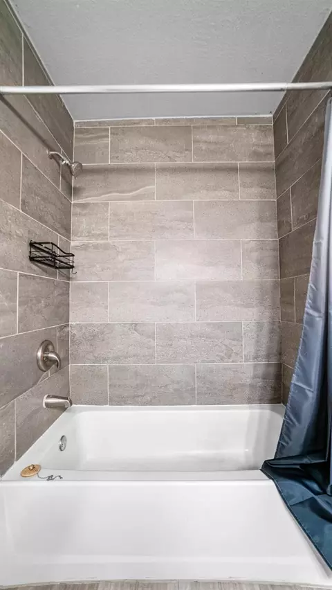 Bath - 2320 W Turner Rd, Lodi, CA 95242 photo 4 of 4
