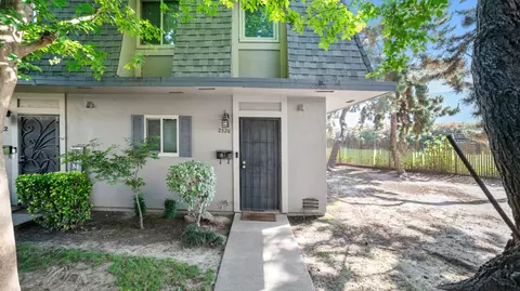 Exterior - 2320 W Turner Rd, Lodi, CA 95242 photo 6 of 7