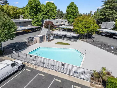 Exterior - 2320 W Turner Rd, Lodi, CA 95242 photo 5 of 7