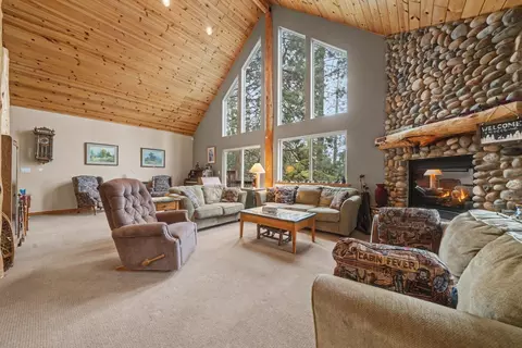 488 Mauna Kea Dr, Arnold, CA 95223