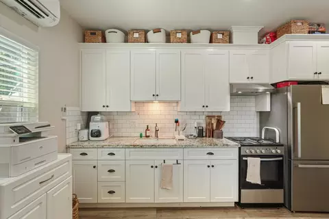 Kitchen - 595 E Augusta St, Woodbridge, CA 95258 photo 7 of 9