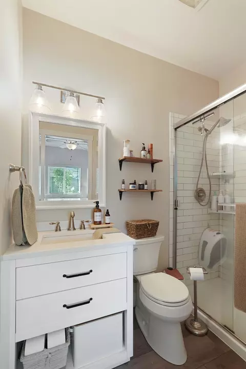 Bath - 595 E Augusta St, Woodbridge, CA 95258 photo 5 of 5