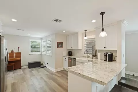 Kitchen - 595 E Augusta St, Woodbridge, CA 95258 photo 2 of 9