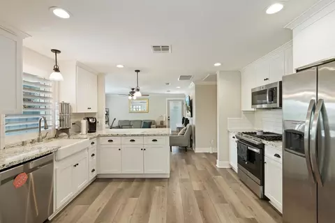 Kitchen - 595 E Augusta St, Woodbridge, CA 95258 photo 5 of 9