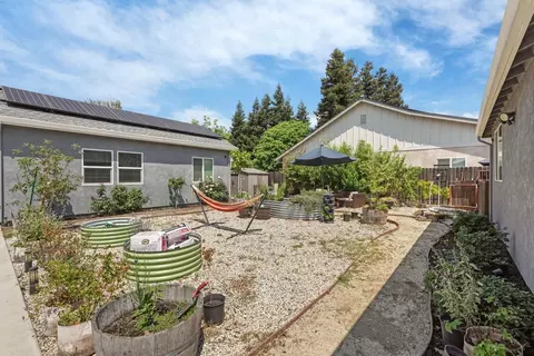 Exterior - 595 E Augusta St, Woodbridge, CA 95258 photo 10 of 19