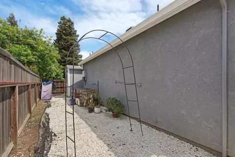 Exterior - 595 E Augusta St, Woodbridge, CA 95258 photo 18 of 19