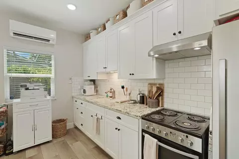 Kitchen - 595 E Augusta St, Woodbridge, CA 95258 photo 9 of 9