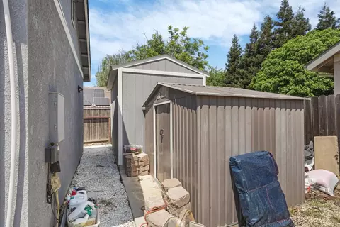 Exterior - 595 E Augusta St, Woodbridge, CA 95258 photo 13 of 19