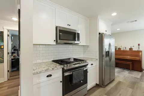 Kitchen - 595 E Augusta St, Woodbridge, CA 95258 photo 4 of 9