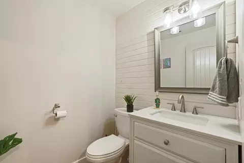 Bath - 595 E Augusta St, Woodbridge, CA 95258 photo 3 of 5