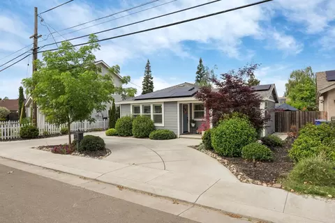 Exterior - 595 E Augusta St, Woodbridge, CA 95258 photo 2 of 19