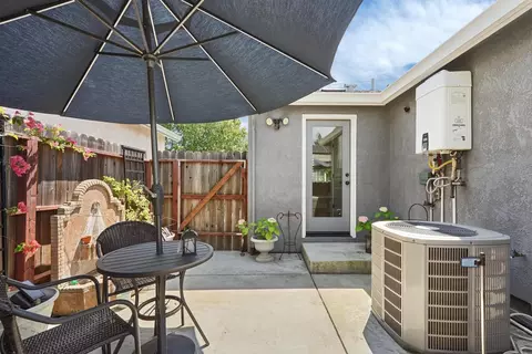 Exterior - 595 E Augusta St, Woodbridge, CA 95258 photo 5 of 19