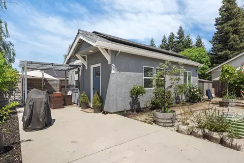 Exterior - 595 E Augusta St, Woodbridge, CA 95258 photo 16 of 19