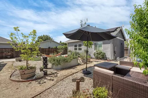 Exterior - 595 E Augusta St, Woodbridge, CA 95258 photo 11 of 19