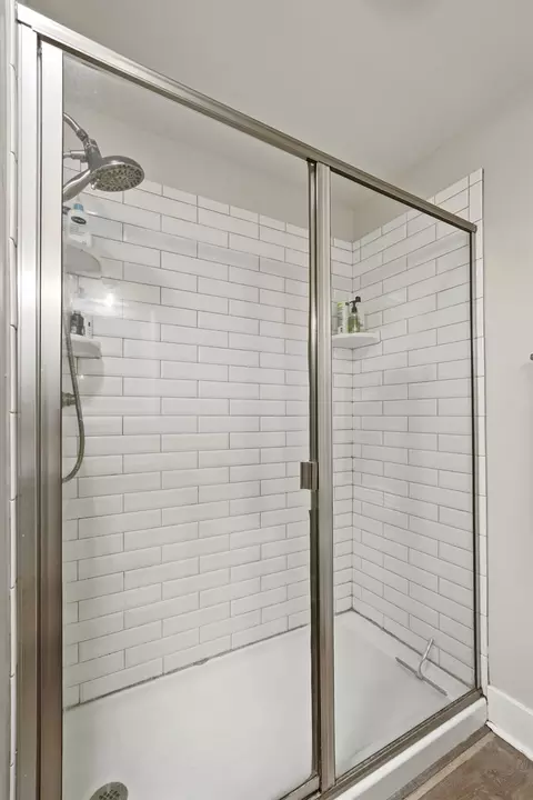 Bath - 595 E Augusta St, Woodbridge, CA 95258 photo 2 of 5