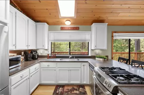 Kitchen - 1062 Fairway, Murphys, CA 95247 photo 3 of 3