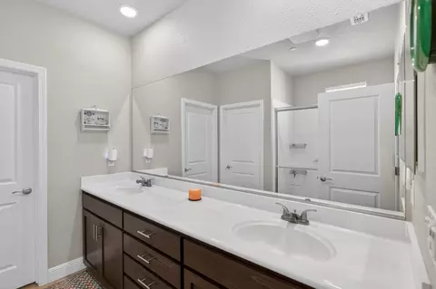 Entry Way - 953 Posey St, Galt, CA 95632 photo 8 of 11