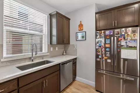Kitchen - 953 Posey St, Galt, CA 95632 photo 7 of 9