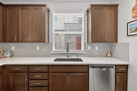 Kitchen - 953 Posey St, Galt, CA 95632 photo 8 of 9