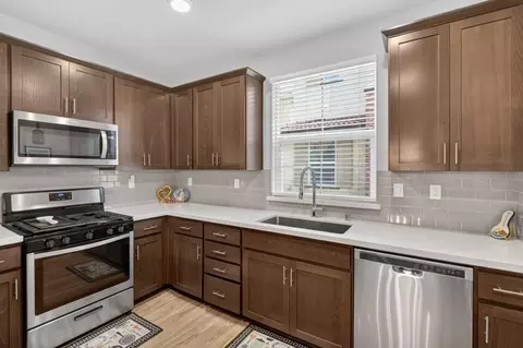 Kitchen - 953 Posey St, Galt, CA 95632 photo 4 of 9