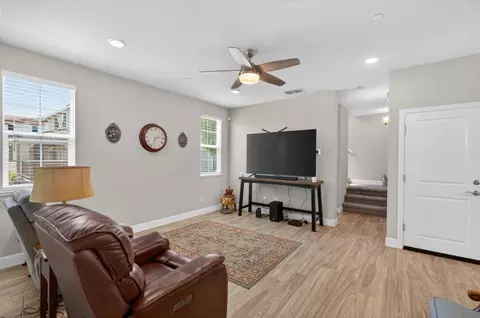 Entry Way - 953 Posey St, Galt, CA 95632 photo 1 of 11
