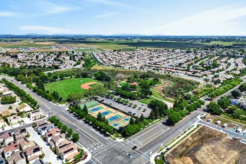 View/Area - 953 Posey St, Galt, CA 95632 photo 8 of 10