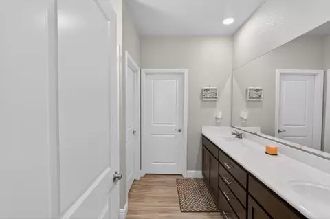 Entry Way - 953 Posey St, Galt, CA 95632 photo 9 of 11