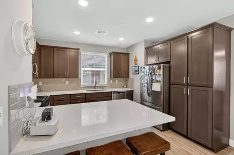 Kitchen - 953 Posey St, Galt, CA 95632 photo 3 of 9