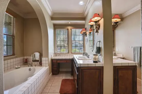Bath - 3044 Redbridge Rd, Tracy, CA 95377 photo 3 of 9