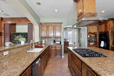 Kitchen - 3044 Redbridge Rd, Tracy, CA 95377 photo 4 of 6