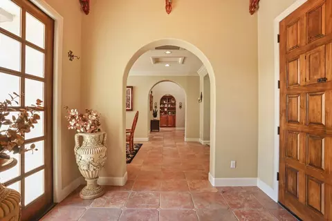 Entry Way - 3044 Redbridge Rd, Tracy, CA 95377 photo 3 of 11