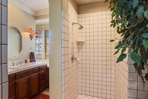 Bath - 3044 Redbridge Rd, Tracy, CA 95377 photo 7 of 9