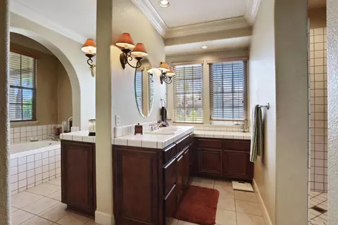 Bath - 3044 Redbridge Rd, Tracy, CA 95377 photo 5 of 9