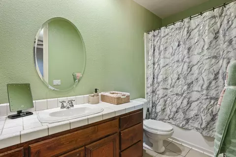 Bath - 3044 Redbridge Rd, Tracy, CA 95377 photo 8 of 9