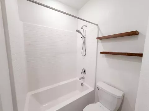 Bath - 1187 Bordeaux Ct, Olivehurst, CA 95961 photo 6 of 7