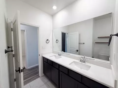 Bath - 1187 Bordeaux Ct, Olivehurst, CA 95961 photo 7 of 7