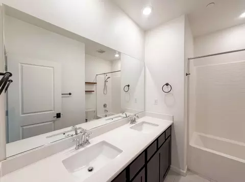 Bath - 1187 Bordeaux Ct, Olivehurst, CA 95961 photo 5 of 7