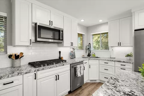 Kitchen - 11349 Lower Circle Dr, Grass Valley, CA 95949 photo 5 of 6