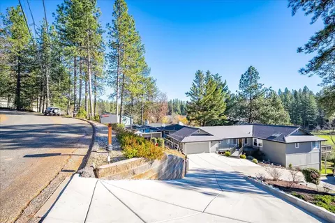 Exterior - 11349 Lower Circle Dr, Grass Valley, CA 95949 photo 2 of 18